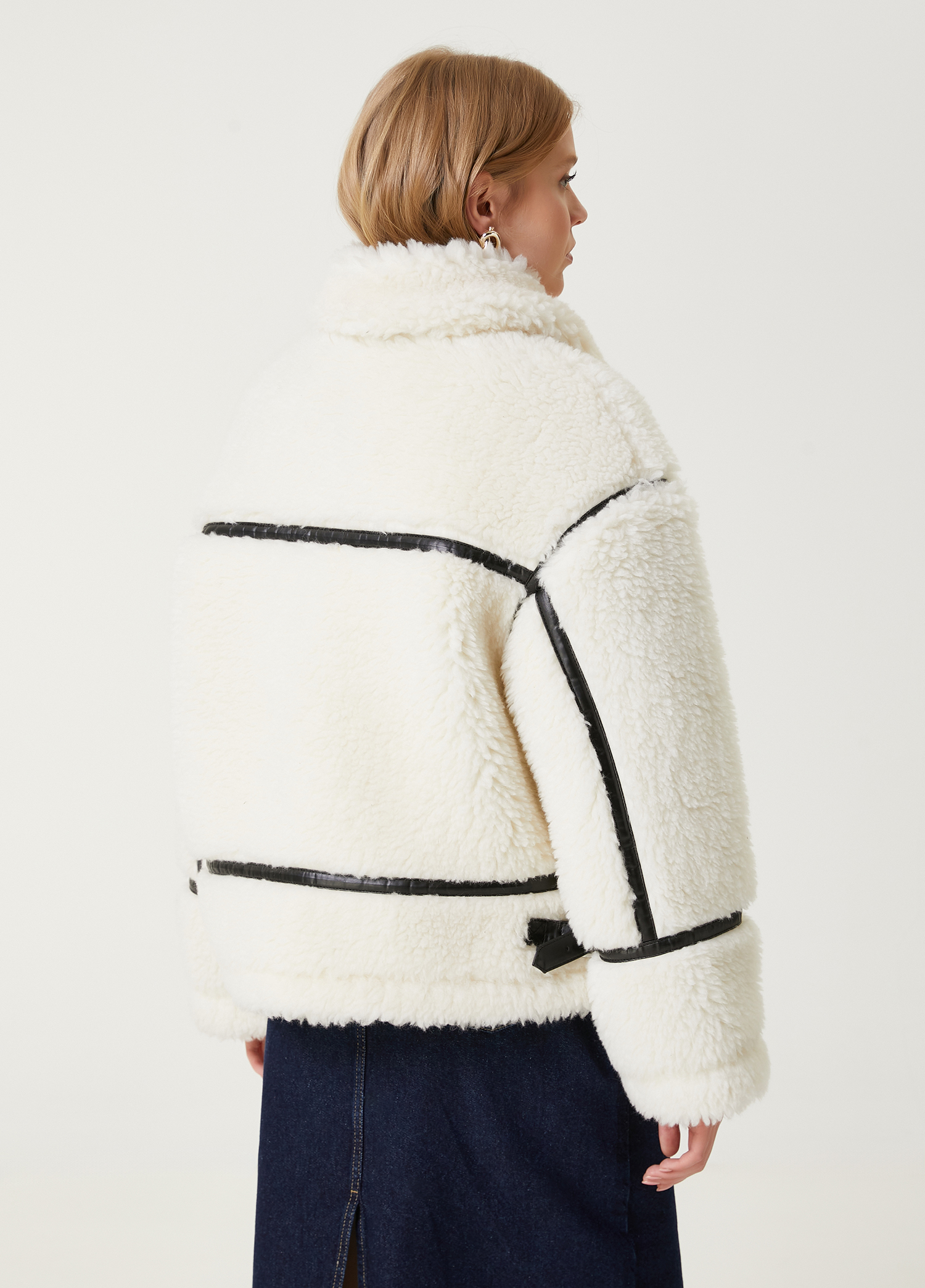 Kırık Beyaz Deri Şeritli Shearling Kaban_5