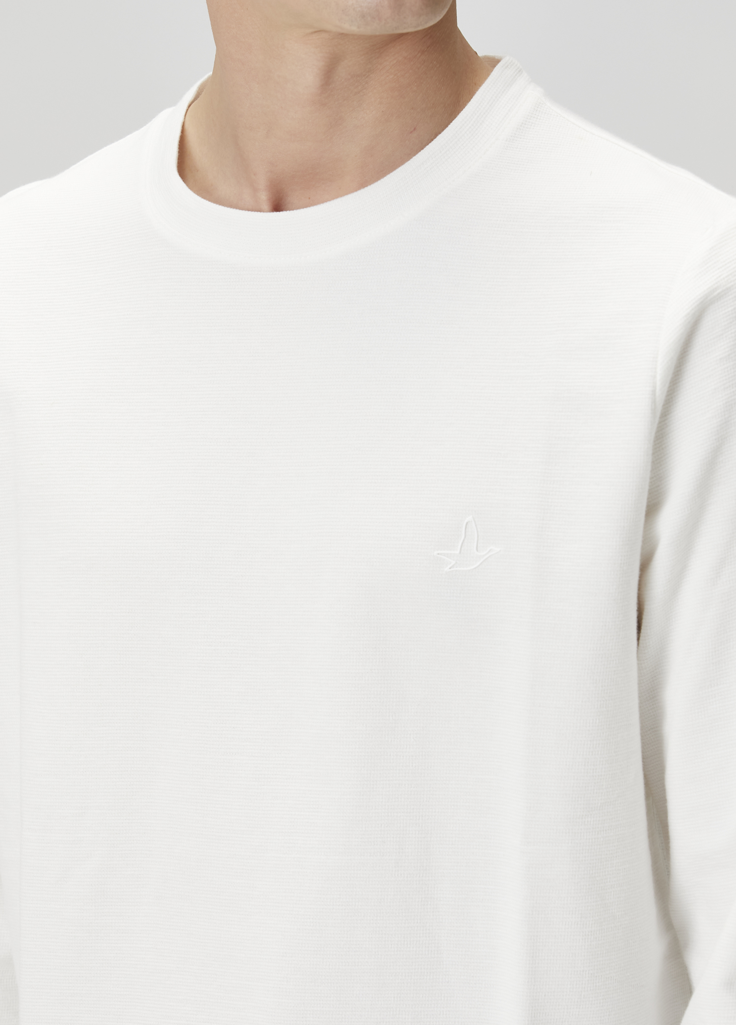 Kırık Beyaz Logo Nakışlı Uzun Kollu T-shirt_5