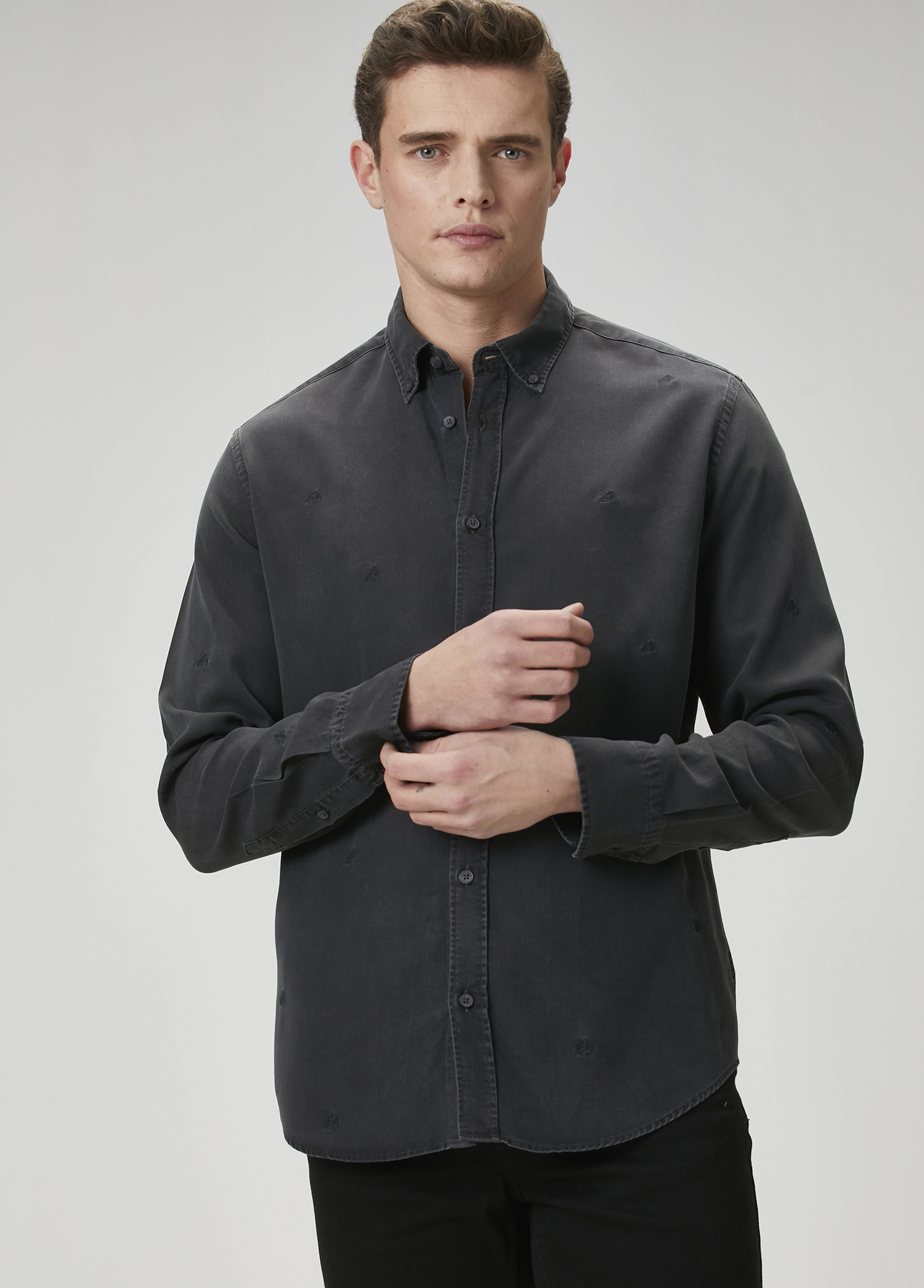 Comfort Fit Antrasit Nakışlı Denim Efektli Gömlek_1