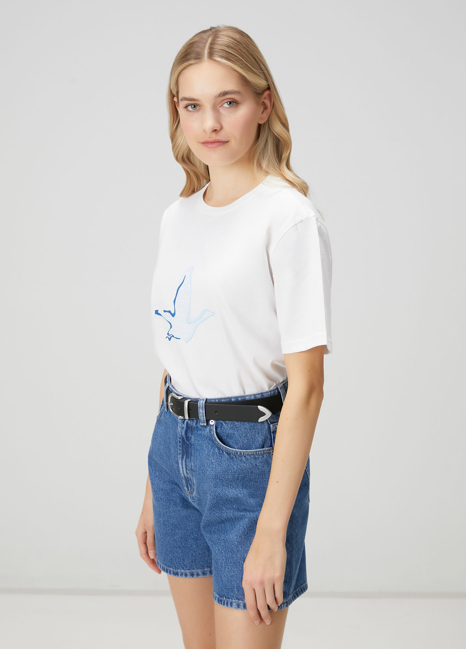 Kırık Beyaz Mavi Logolu T-shirt