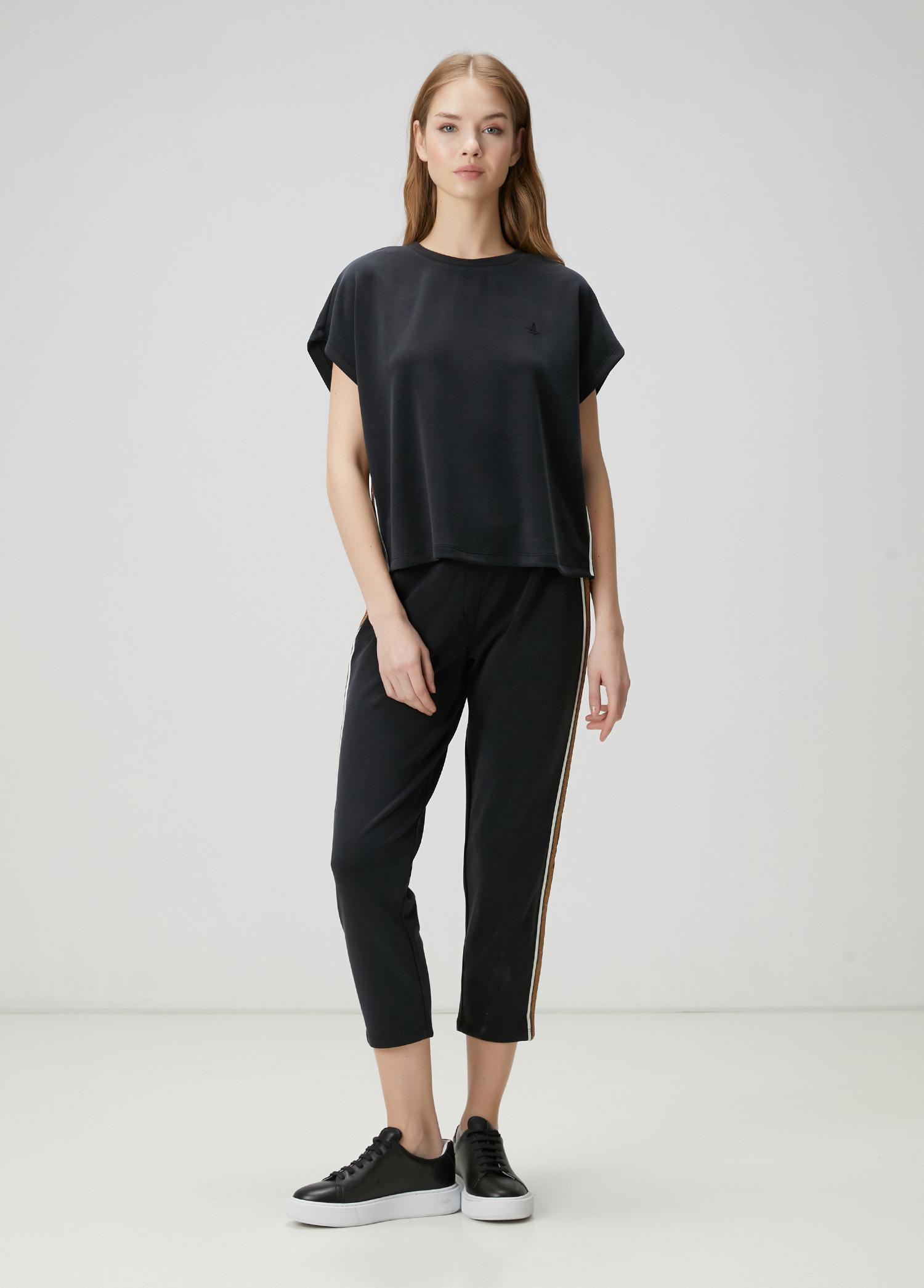 Siyah Bantlı Sweatshirt_2