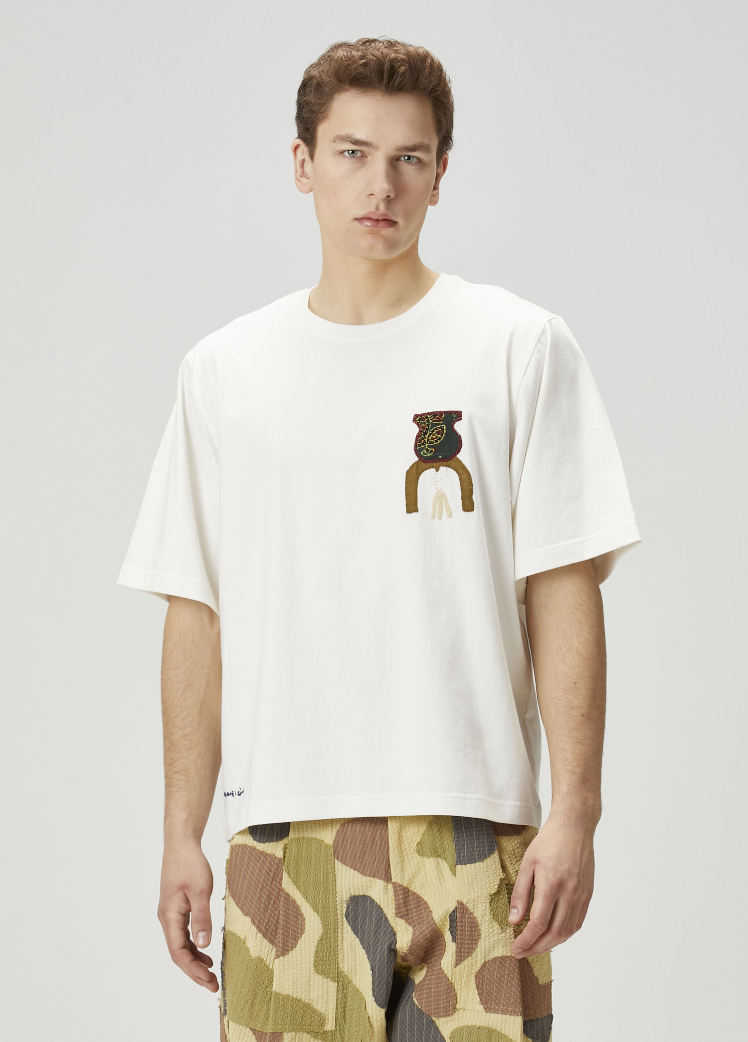 T-5 Beyaz Nakış Detaylı T-shirt