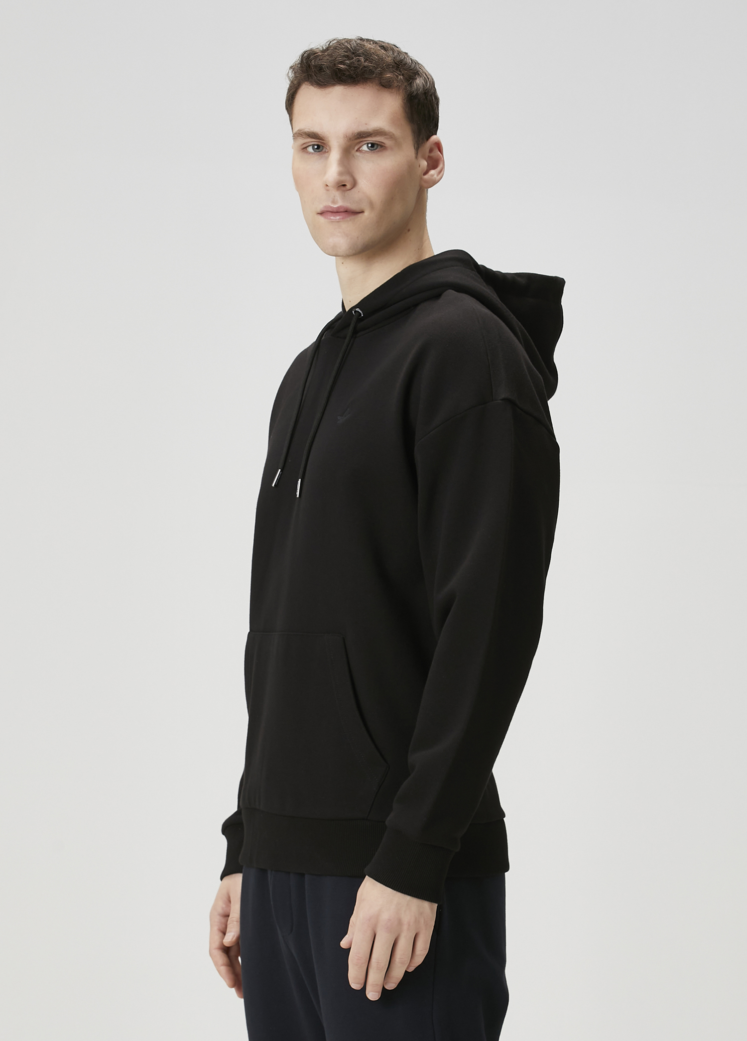 Siyah Kapüşonlu Sweatshirt_1