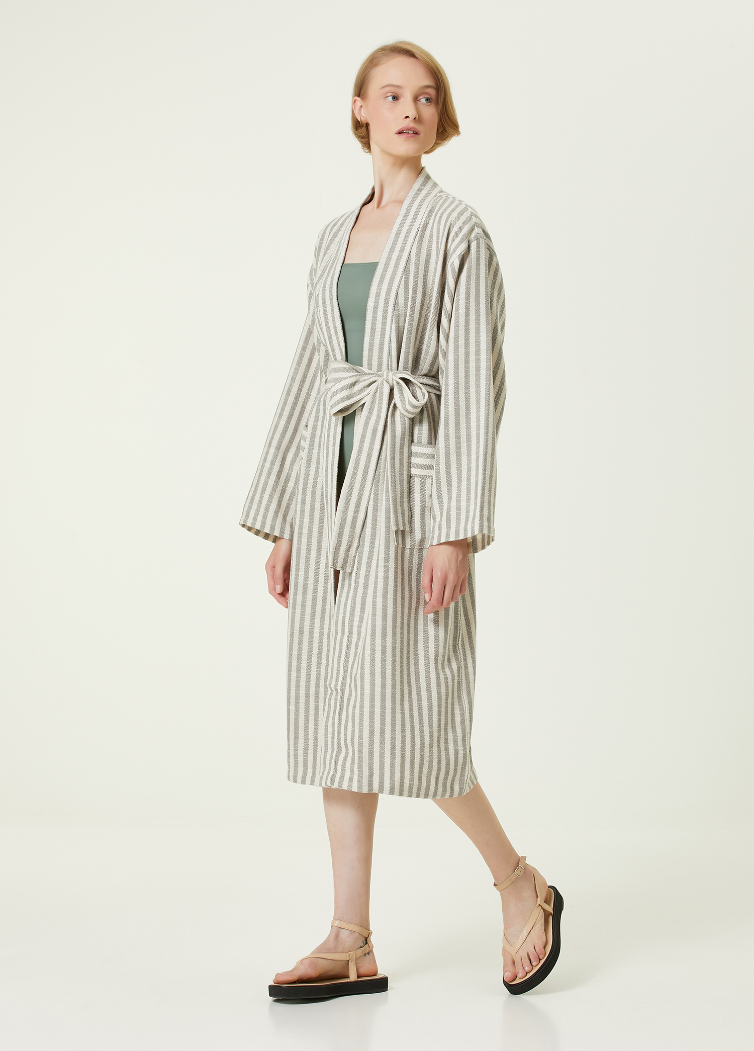 Beymen Gri Çizgili Keten Kaftan. 2 Beymen Gri Çizgili Keten Kaftan. 2
