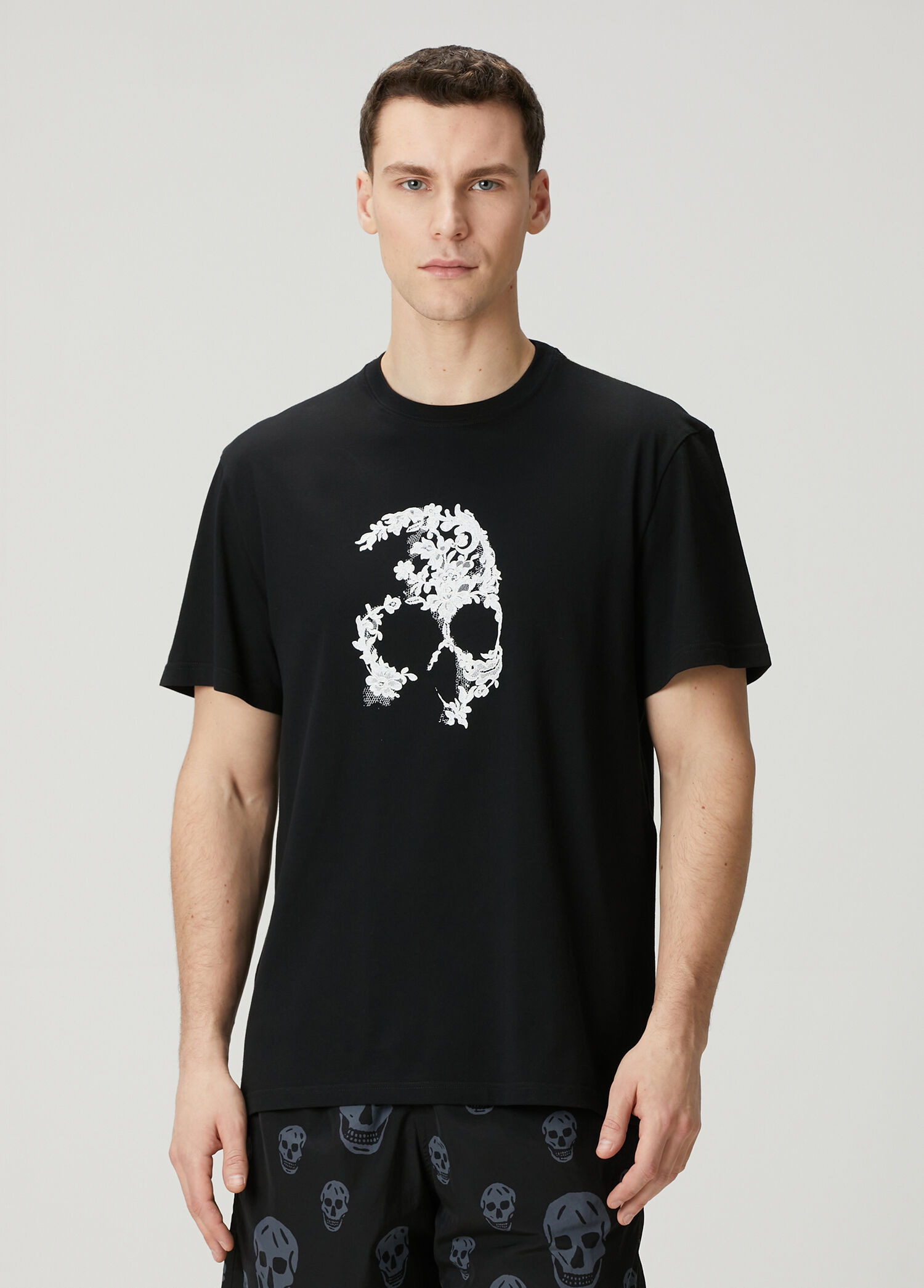 Siyah Beyaz Dantelli Logo Detaylı T-shirt