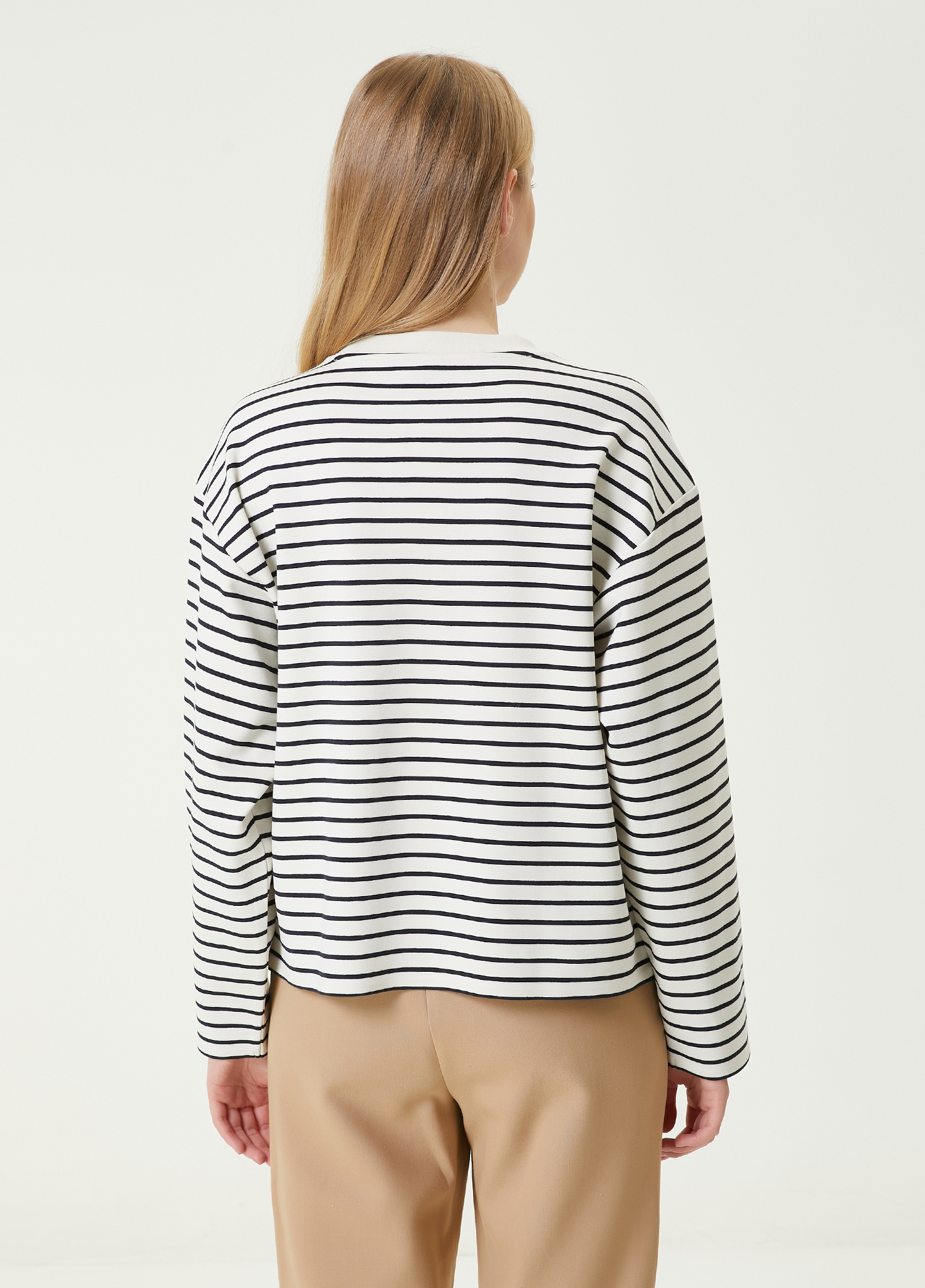 Ekru Bisiklet Yaka Çizgili Sweatshirt_4