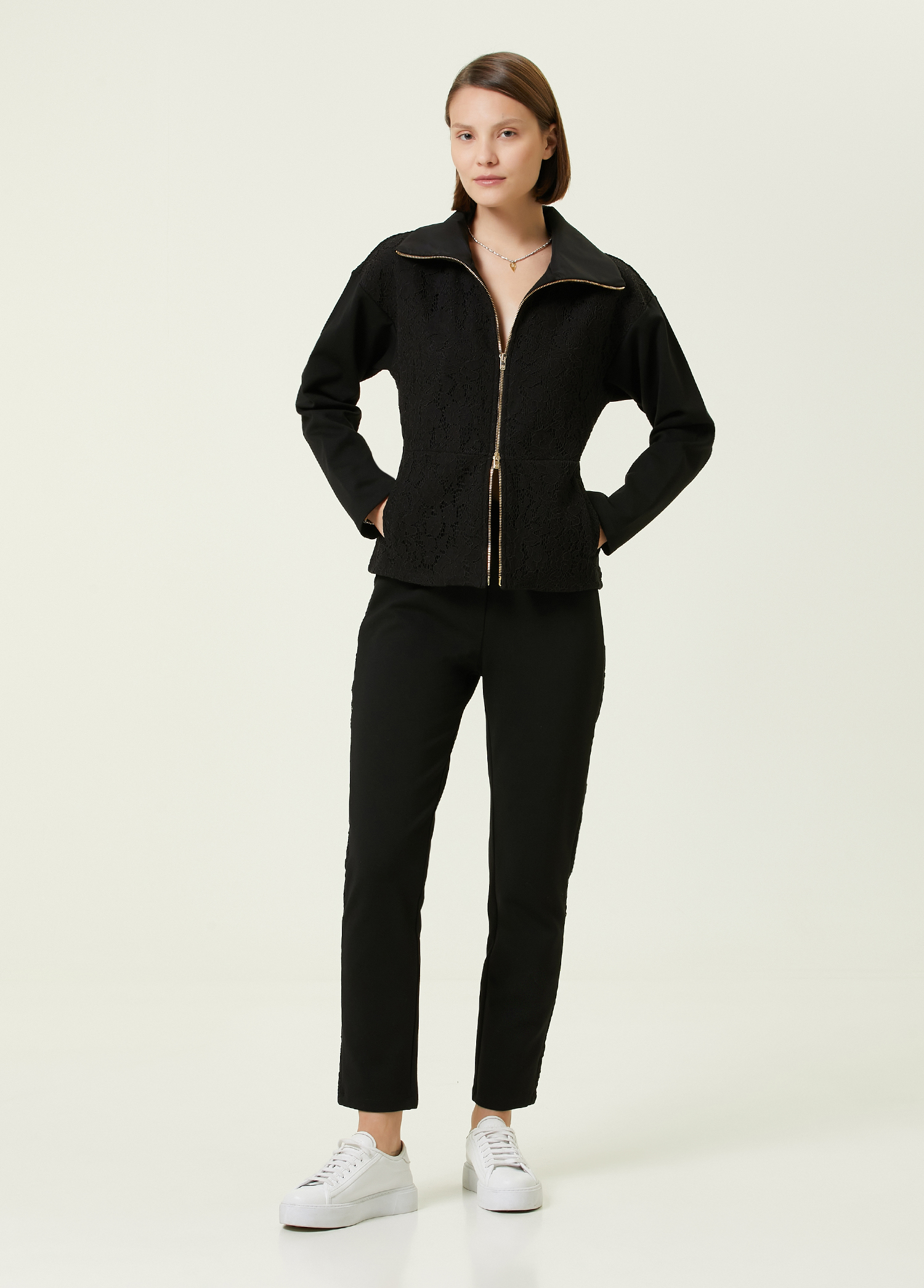 Beymen Siyah Dik Yaka Dantel Garnili Sweatshirt. 2 Beymen Siyah Dik Yaka Dantel Garnili Sweatshirt. 2